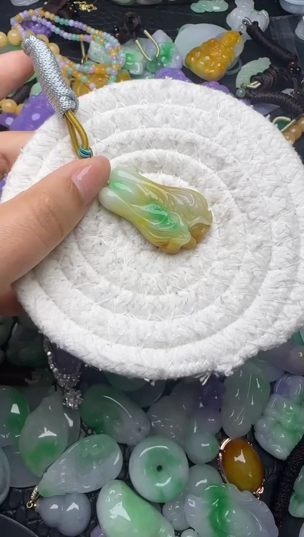 颈饰未镶嵌翡翠缅甸翡翠吊坠