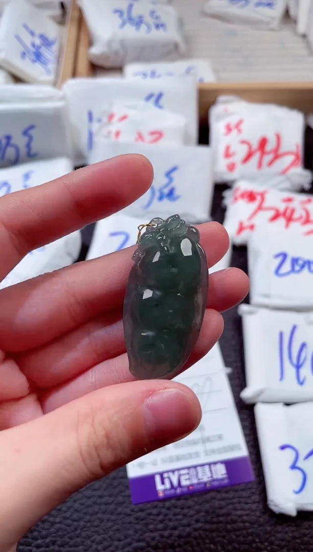 翡翠未镶嵌颈饰00003901