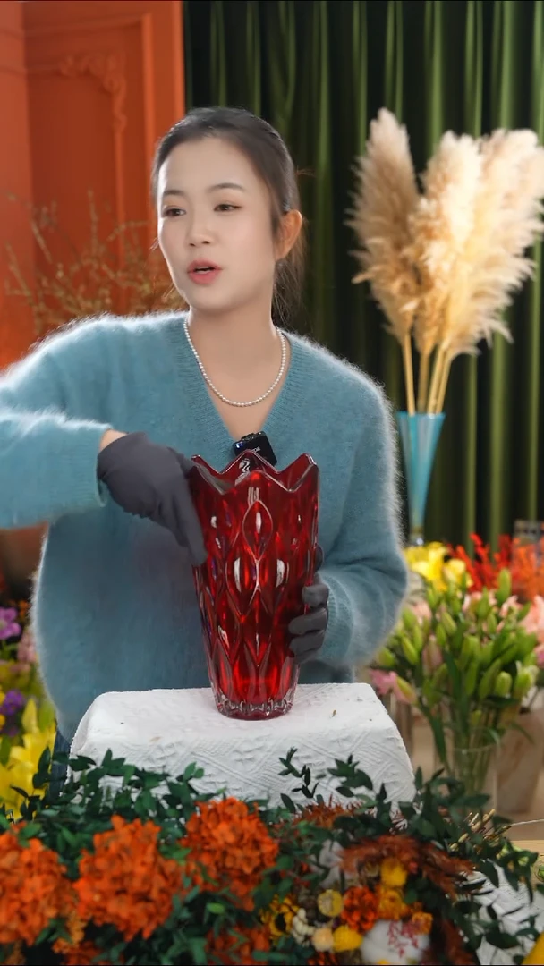 厚重水晶玻璃花瓶 异形设计款红色皇冠瓶