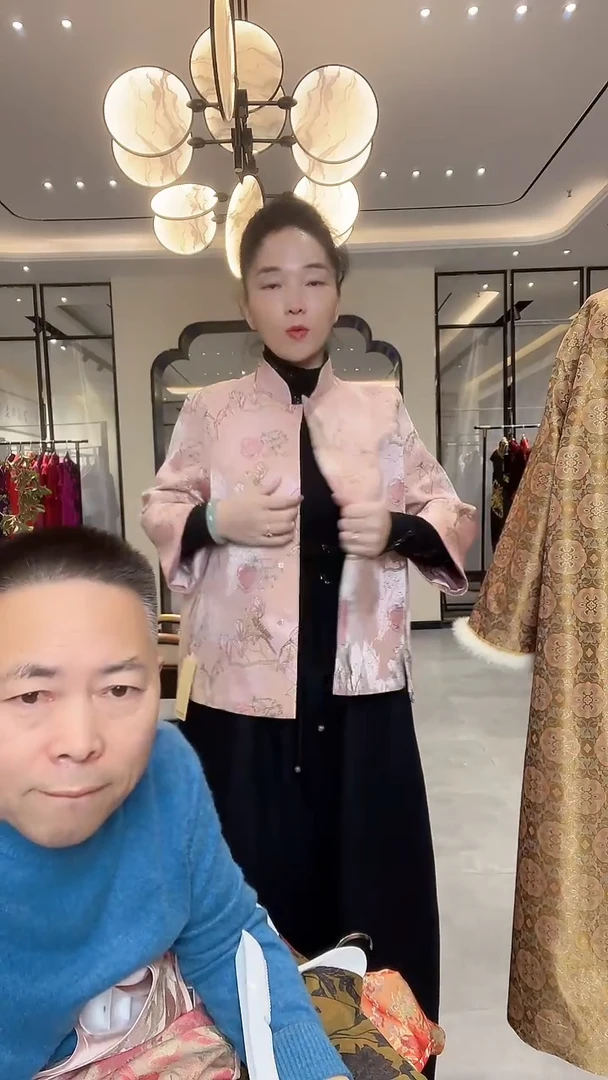 粉色上衣xl码 399