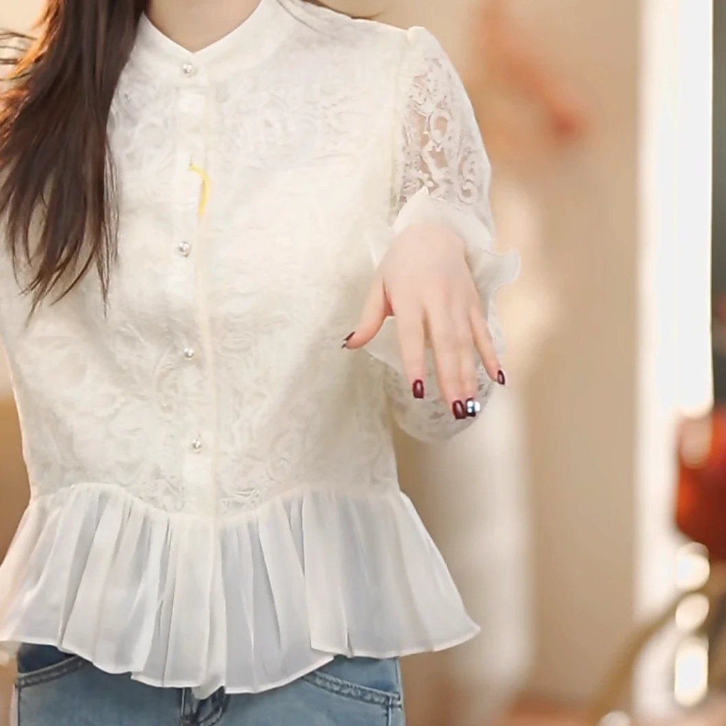 设计感无弹圆领镂空花荷叶边女式衬衫2025春款洋气套头蕾丝上衣