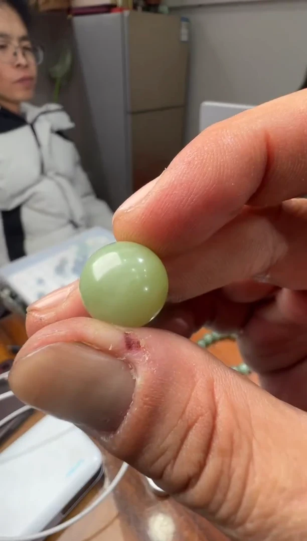 和田玉散珠黑羊洞卡14单珠一颗