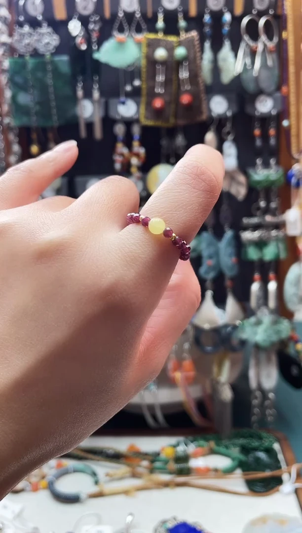 未镶嵌戒圈石榴石饰品