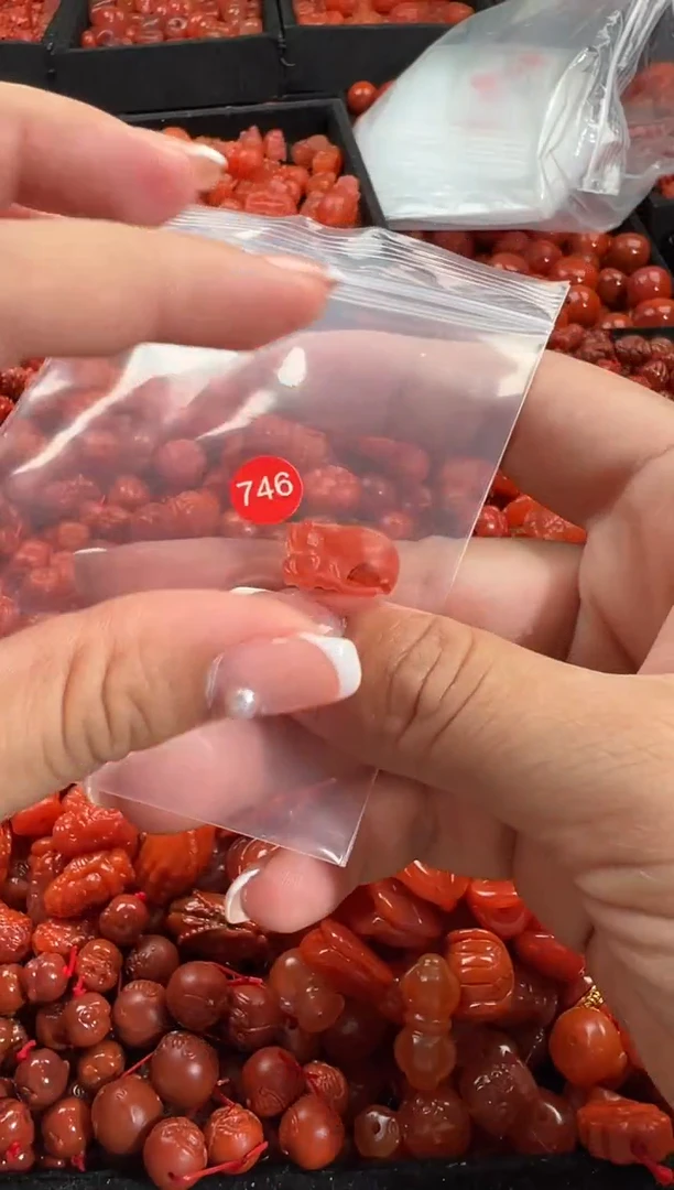 颈饰未镶嵌南红玛瑙1