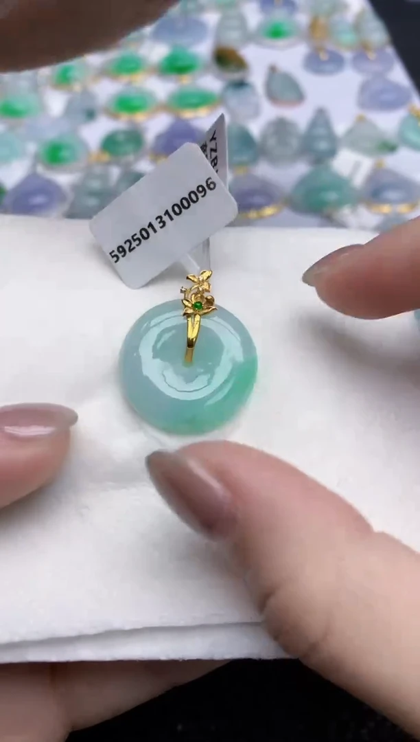 【闪购商品】翡翠颈饰18K金镶嵌天然翡翠A货