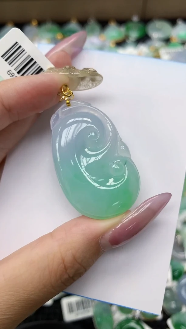 翡翠18K金镶嵌颈饰1111111111