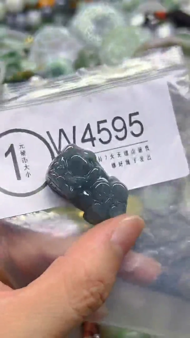 翡翠未镶嵌颈饰/W/翡翠A货,一件也是批发价