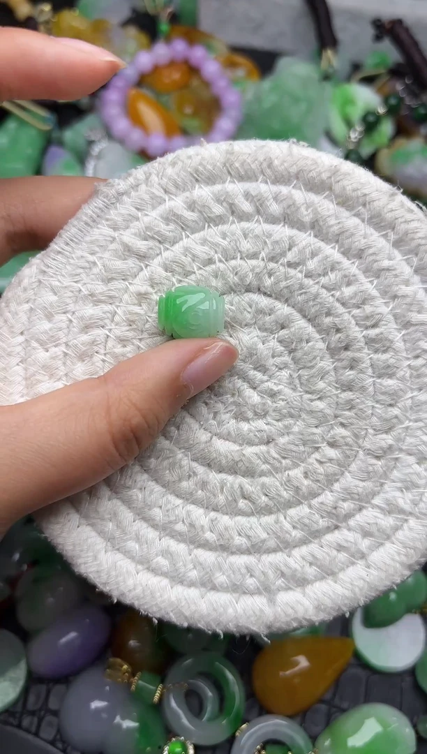 颈饰未镶嵌翡翠缅甸翡翠吊坠