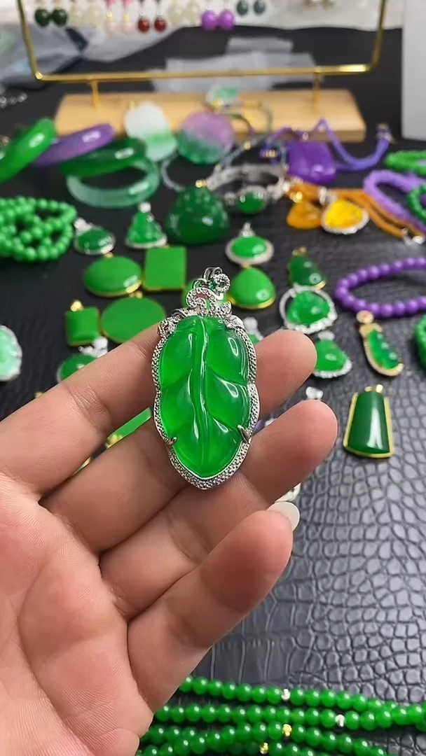 颈饰银S925镶嵌翡翠S019