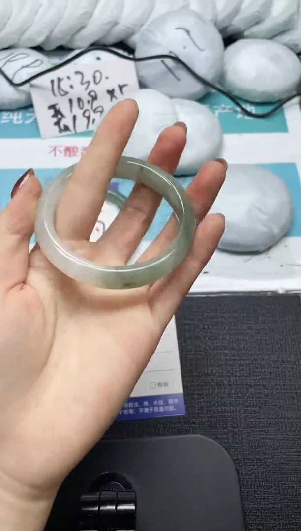 未镶嵌手镯石英质玉85-54
