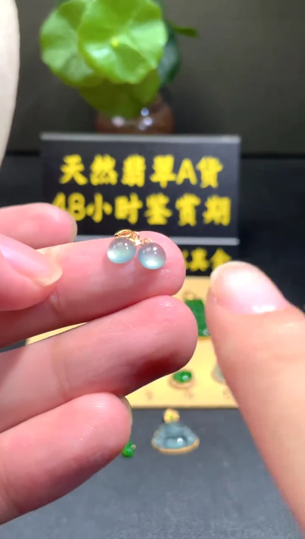 颈饰18K金镶嵌翡翠翡翠A货