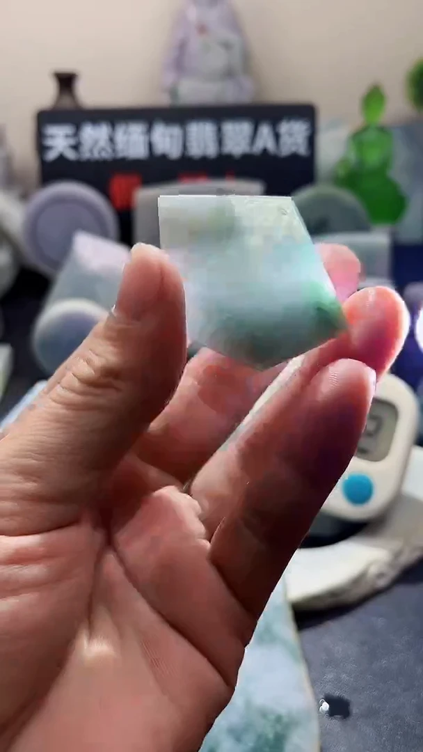 翡翠挂件未镶嵌翡翠