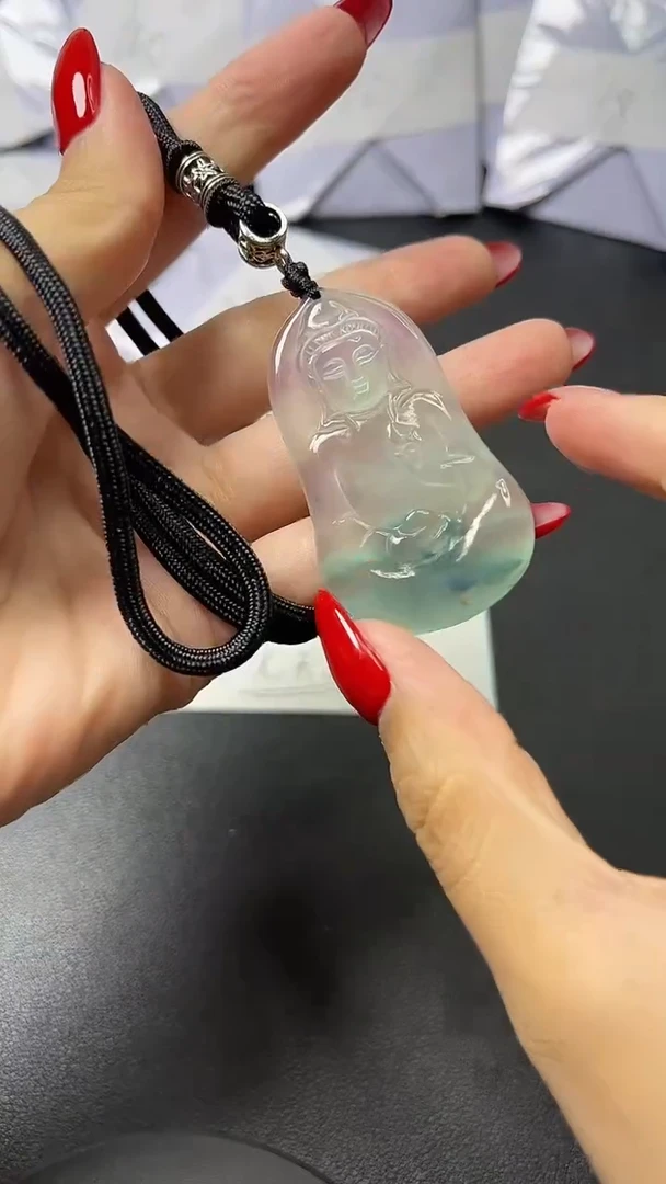 广东石料裴翠时尚女士精品吊坠