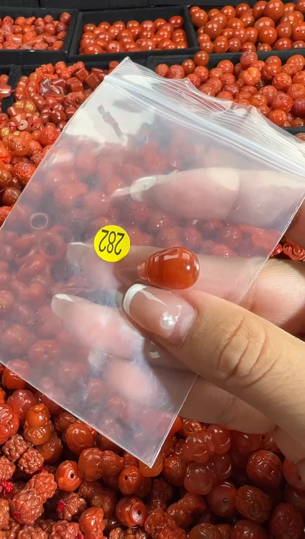 颈饰未镶嵌南红玛瑙1