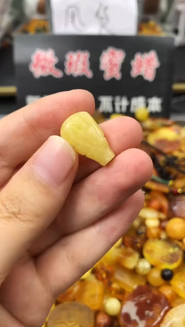 琥珀未镶嵌珠宝奇石40