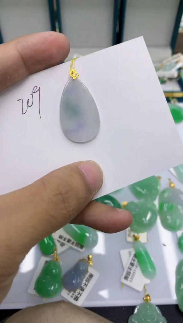 颈饰18K金镶嵌翡翠1111111111