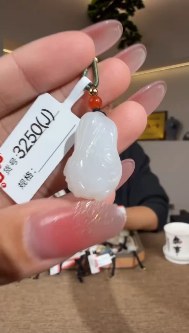 颈饰未镶嵌和田玉J