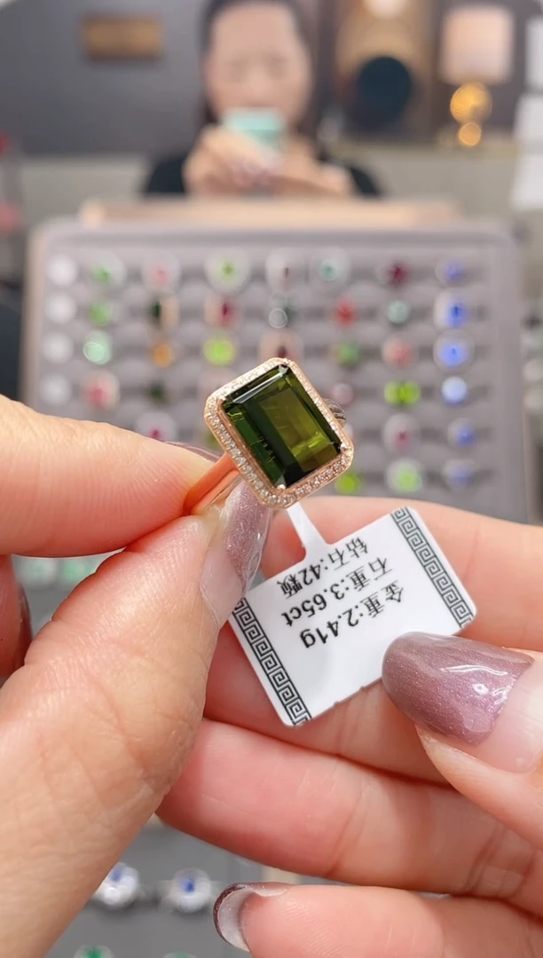 碧玺戒指18K金镶嵌3.65