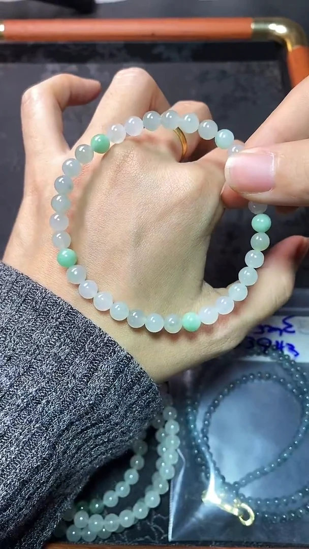 未镶嵌定制翡翠冰种白月光跳5颗辣绿手串卡5.8