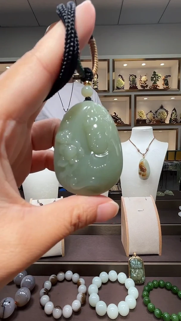 和田玉未镶嵌颈饰苏