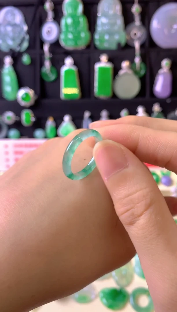 石英质玉（非洲翠）未镶嵌戒圈成品戒圈