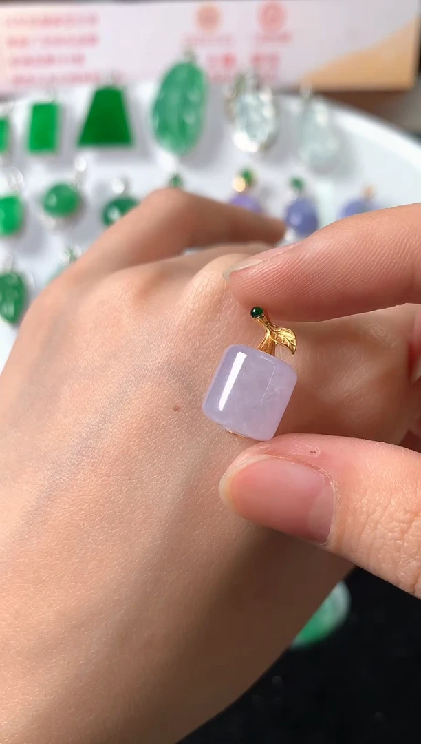 吊坠(赠链)18K金镶嵌翡翠吊坠