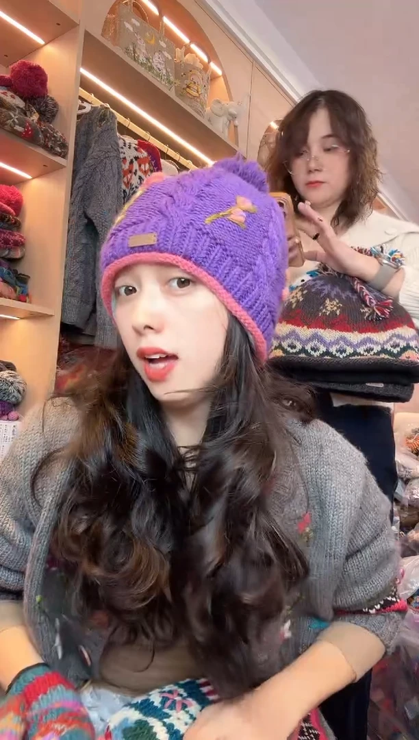 绵羊毛美利奴紫色刺绣单球帽