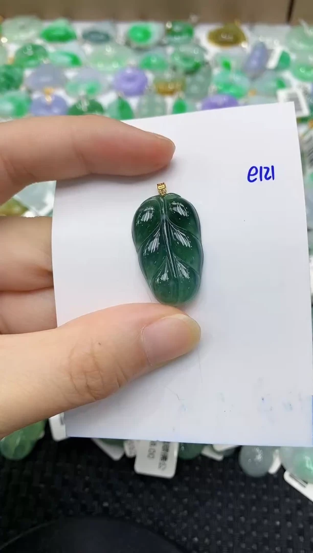 翡翠18K金镶嵌颈饰1111111111