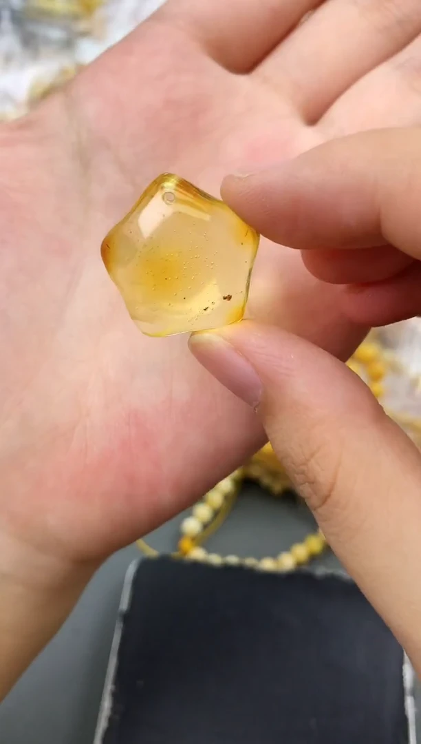 未镶嵌琥珀珠宝奇石126
