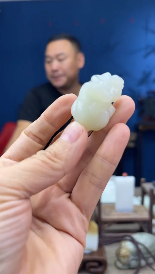 和田玉未镶嵌颈饰1