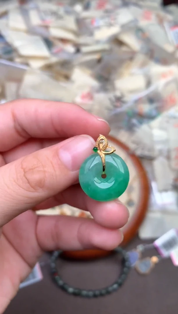 18K金镶嵌挂件翡翠—