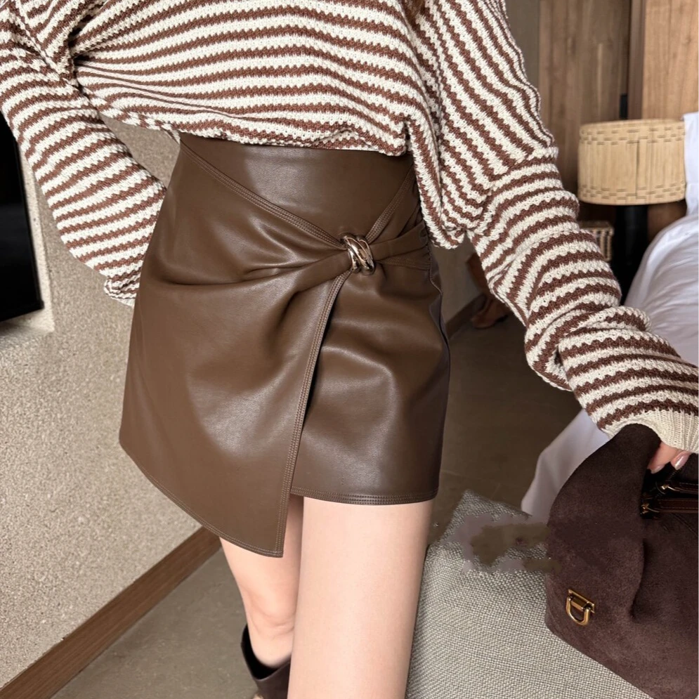设计感时尚百搭PU皮高腰显瘦纽结不规则半身裙防走光短裙包臀裙子