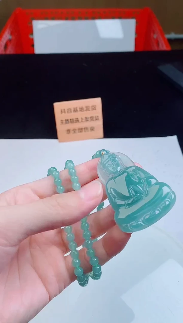 颈饰未镶嵌翡翠   ·
