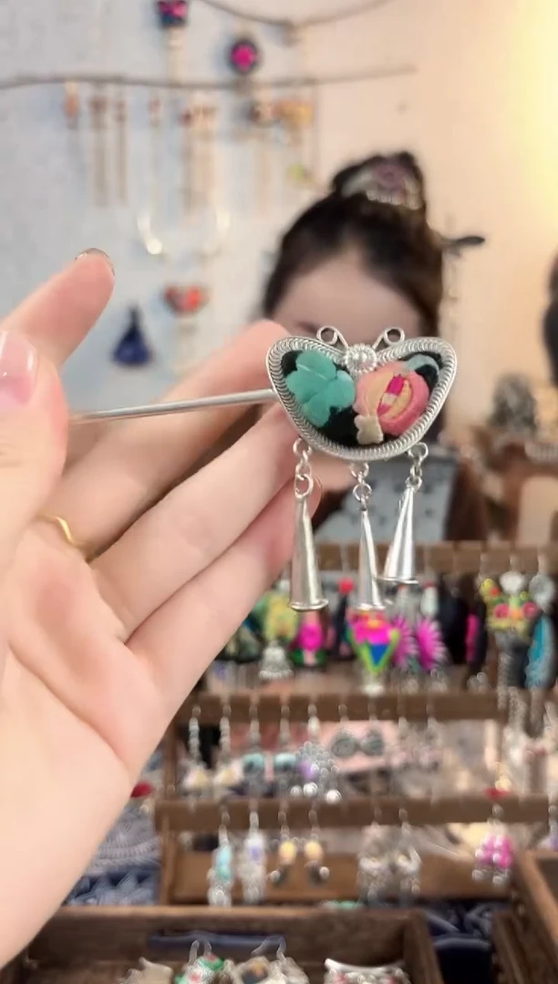 织绣彩云南阁非遗老绣饰品125