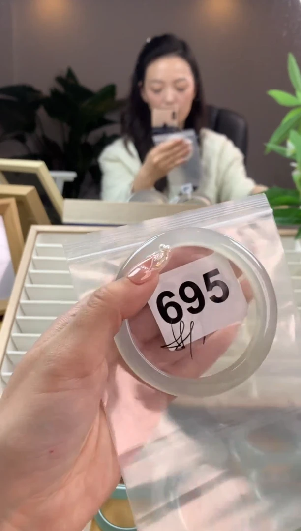 【闪购商品】玛瑙/玉髓手镯未镶嵌695微瑕