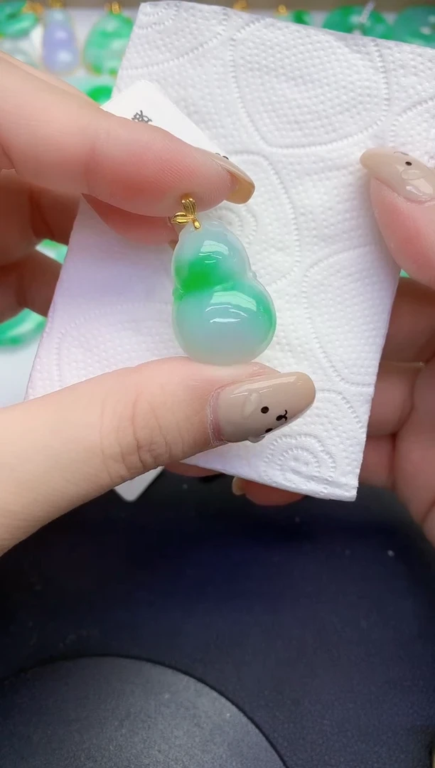 颈饰18K金镶嵌翡翠缅甸天然翡翠A货