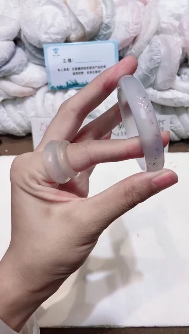 手镯玛瑙/玉髓未镶嵌52