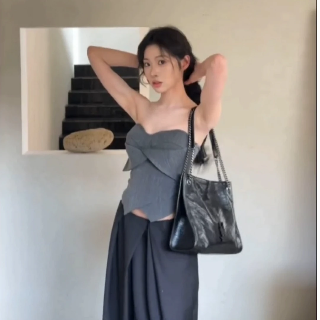 美式辣妹套装女夏季2025新款抹胸收腰不规则上衣+灰色裤子两件套