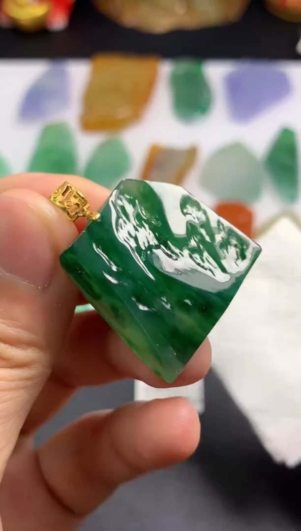 颈饰未镶嵌翡翠