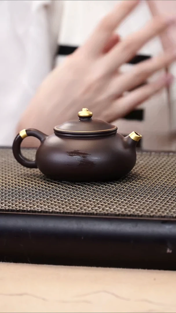 茶壶紫砂四号井茄皮紫泥描金寒江130cc