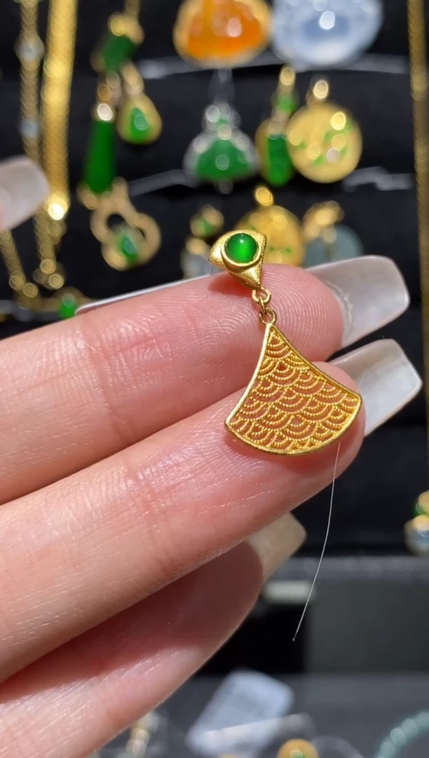 【闪购商品】翡翠颈饰18K金镶嵌吊坠