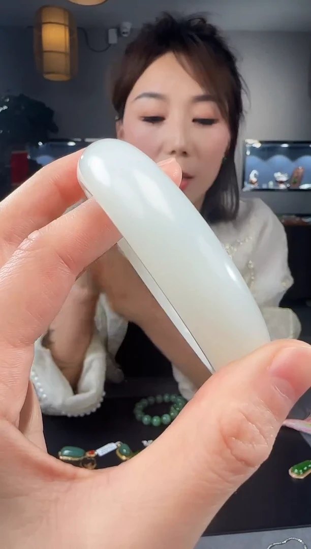 【闪购商品】和田玉手镯未镶嵌1