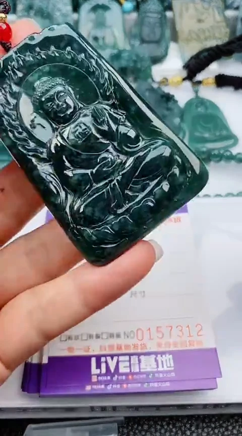 翡翠未镶嵌颈饰