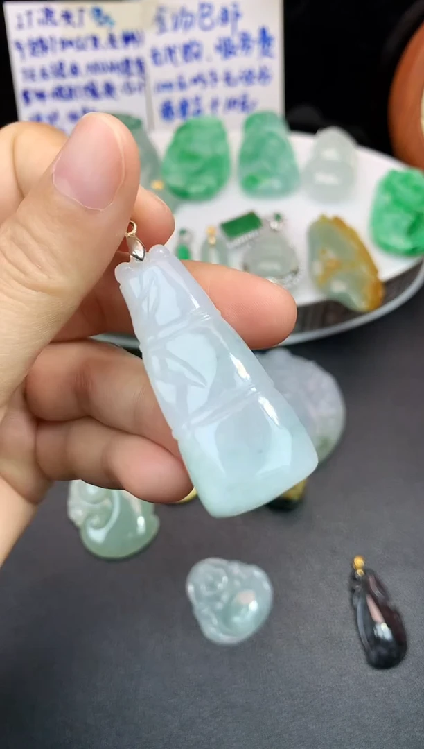 颈饰未镶嵌翡翠吊坠