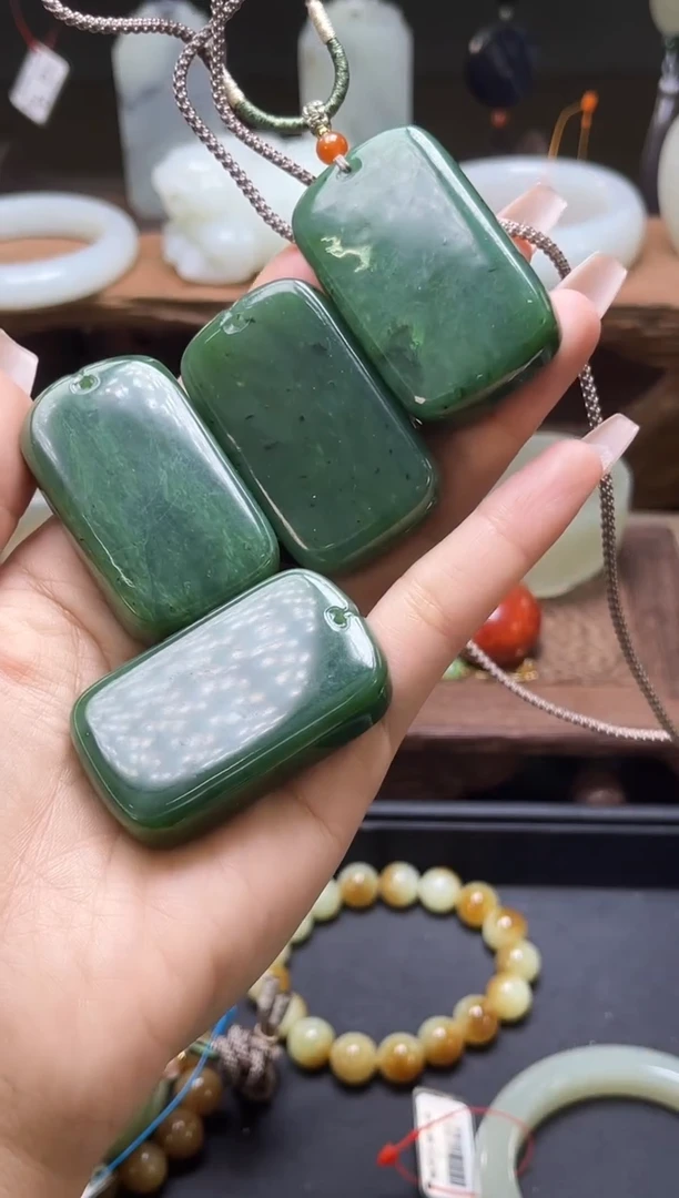 【闪购商品】和田玉吊坠未镶嵌加拿大碧玉 光面无事牌 多样性发一