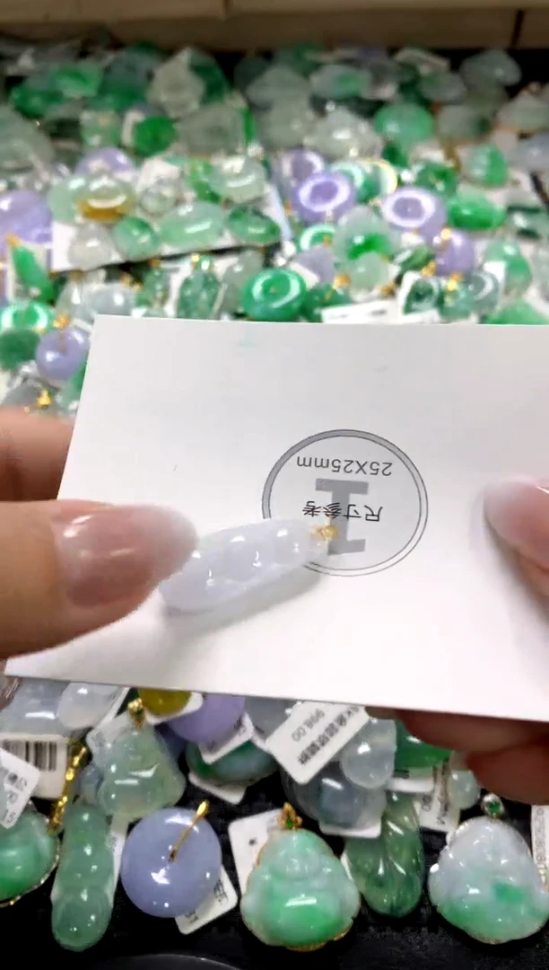 颈饰18K金镶嵌翡翠1111111111111111