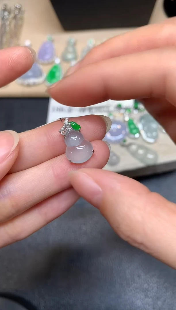 翡翠18K金镶嵌颈饰葫芦【无服务费