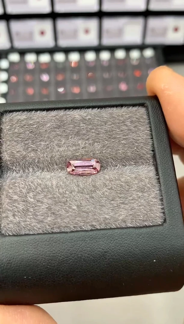 【闪购商品】定制尖晶石裸石未镶嵌1.70ct 欧切 粉色调