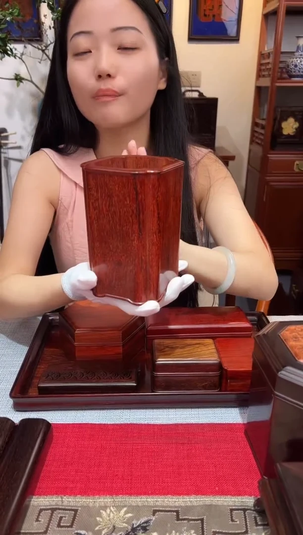 紫檀木类成套家具葵型笔筒   一木挖 一物一拍