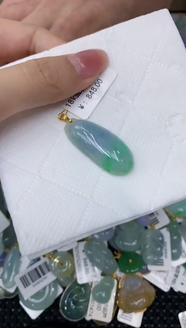 翡翠18K金镶嵌颈饰111111111